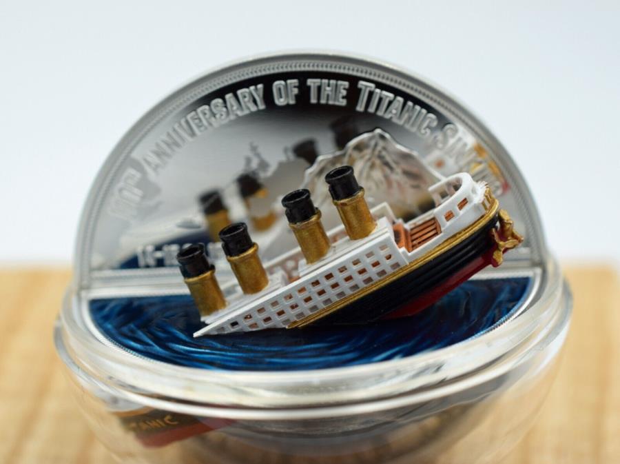 2022 niue-タイタニック110周年記念3D形状2オンスシルバーコイン 2022 Niue - Titanic 110th Anniversary 3D Shaped 2 Oz Silver Coin withのサムネイル