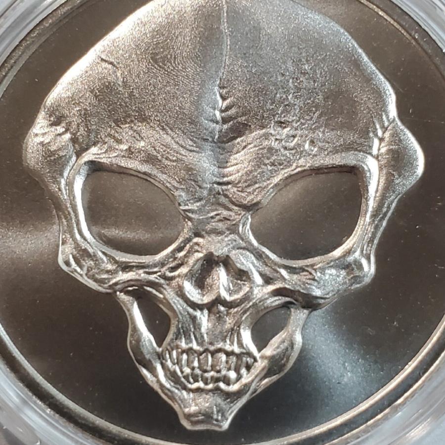 エイリアンスカル1オンス.999シルバーカプセルエリア51 UFO NEWのシルバー新しい高リリーフ！ Alien Skull 1 oz .999 Silver new high relief in capsule AREA 51 UFO NEW!