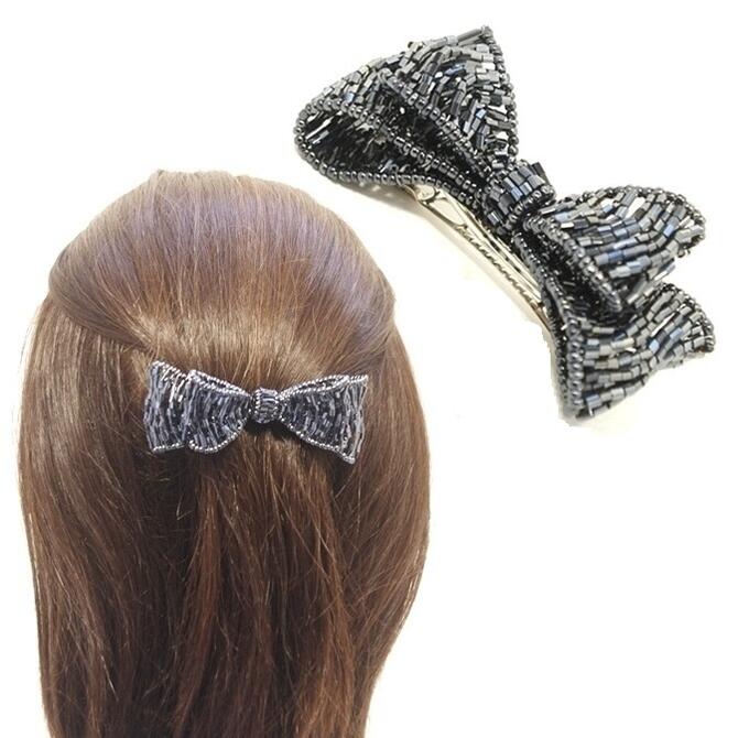 乐天商城 - バレッタ ビーズ ダブル リボン 〔小さめ 髪留め ヘアクリップ ヘアアクセサリー 結婚式 パーティー ヘアアレンジ まとめ髪どめ 髪飾り ブルーグレー ネイビー ハンドメイド 上品 シンプル 高級感 大人っぽいリボン 上質 おしゃれ〕