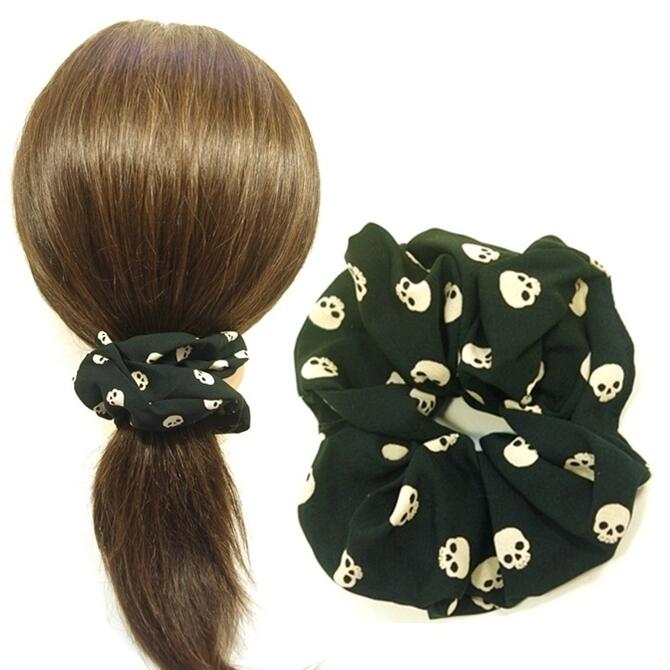 【限定1p】シュシュ 大きめ なめらかしっとりとろみ生地 ガイコツ柄 〔ヘアゴム しっかりしたゴム ゴシ..