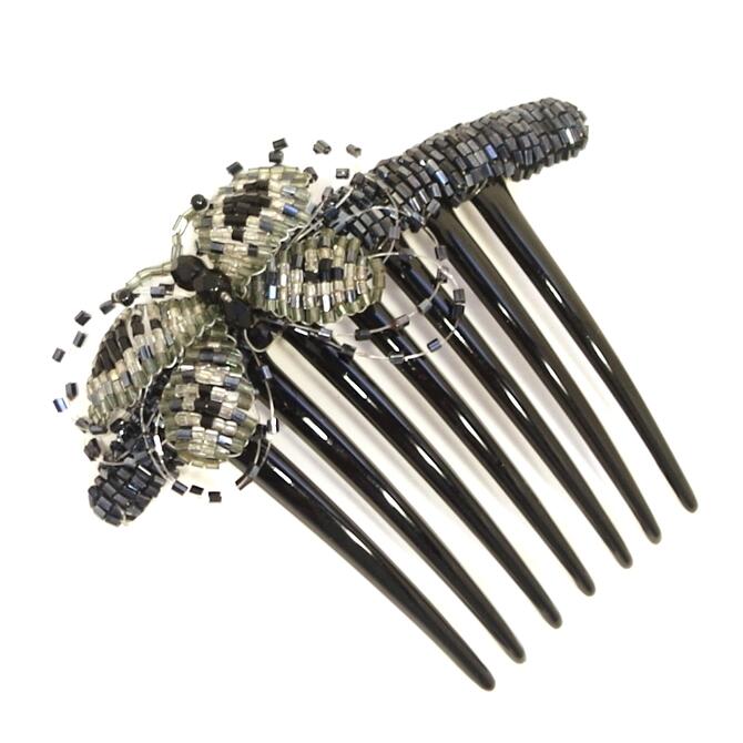Comb - 【限定品】夜会巻きコーム 蝶々 ビーズ 黒xグレー 〔大きめ かんざし バタフライ ハンドメイド オリジナル まとめ髪ヘアアレンジ ヘアコーム 控えめキラキラ 髪飾り パーティー お呼ばれ 和装 着物 ドレスアップ 髪飾り〕