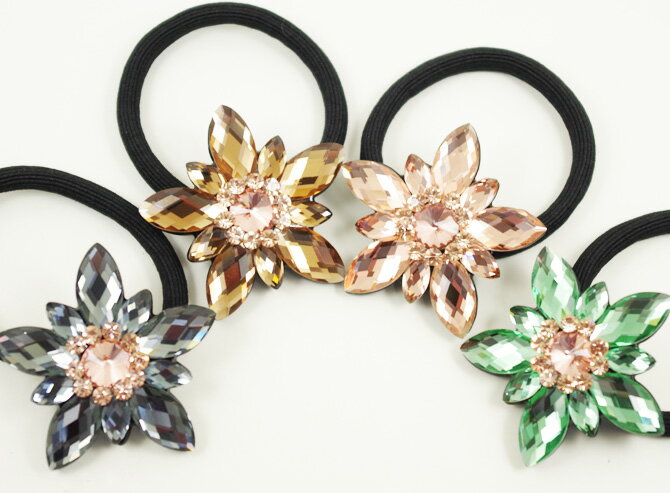 ポニー とんがり フラワー クリスタル カットストーン ヘアゴム 〔キラキラ 華やか ポニーテール 大きめ コンチョ 髪飾り 髪どめ ヘアアクセサリー〕(4.0)