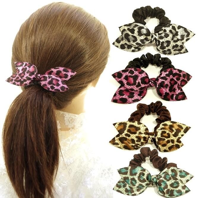 乐天商城 - 【限定品】シュシュ ポニー 豹柄 ダブルリボン 〔ヘアゴム うさ耳 かわいい ポニーテール ヘアアレンジ ハーフアップ 髪どめ おしゃれ ヘアアクセサリー〕