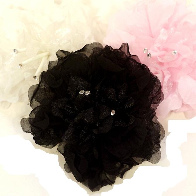 【メール便送料無料 限定品】コサージュ 髪飾り ラインストーン付 くしゅとフリル花びらシフォン フラワー 〔ブローチ＆ヘアクリップ きれいめ キラキラ 張りのある生地 おしゃれ フォーマル パーティー ヘアアレンジ 結婚式〕