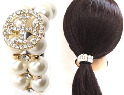 乐天商城 - 【限定品】ポニー 大粒フェイクパール2連 ラインストーン ゴールドキャスト飾り付 〔ヘアゴム 量が多い髪 ラインストーン キラキラ 華やか エレガント ヘアアレンジ おしゃれ ユニークデザイン 大人 ヘアアクセサリー〕