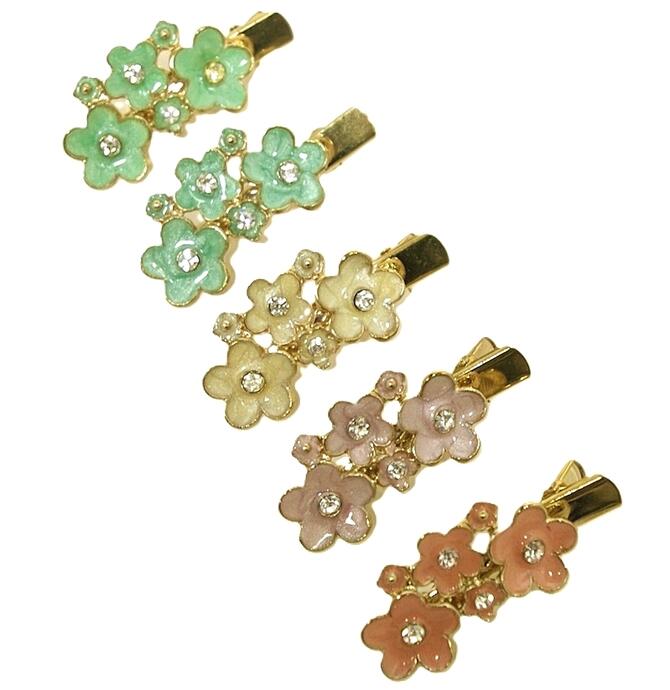 乐天商城 - 【限定品】ヘアクリップ 小さめ キラキラ ラインストーン付き エポキシお花ブーケ 〔ワニクリップ くちばし ダッカール 髪どめ 前髪 サイド 髪飾り 強いバネ 丈夫 しっかりとまる おしゃれ かわいい ヘアアクセサリー〕