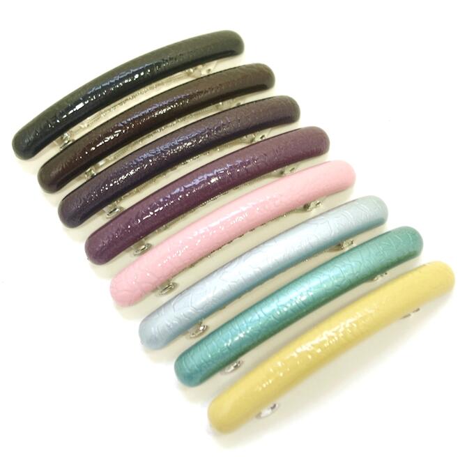樂天商城 - 【限定品】バレッタ 中 ロックデザイン 単色 〔髪どめ ヘアクリップ シンプル 凹凸模様 おしゃれ 髪留め レディース シック 少ない髪もさらさらヘアもしっかりとまるバレッタ金具 ヘアアクセサリー 〕
