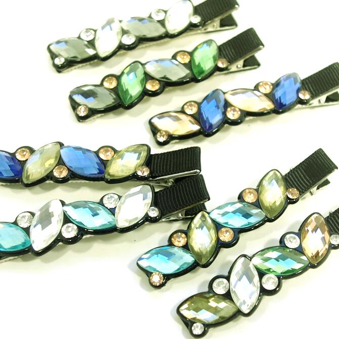 乐天商城 - 【限定品】ヘアクリップ クリスタル カット グラスストーン 大粒 ラインストーン リーフ 葉っぱモチーフ 〔やや小さめ メタル 金属 くちばし ワニクリップ キラキラ 華やか カットガラス 髪どめ 前髪 サイド 髪飾り ダッカール おしゃれ かわいい ヘアアクセサリー〕
