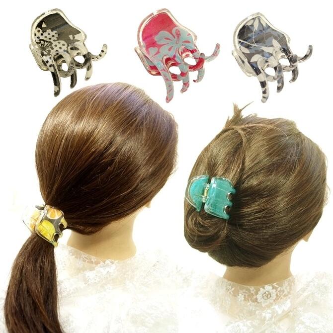 樂天商城 - 【限定品】バンスクリップ ころりん 大きめ 小サイズ プリント生地入り 〔ヘアクリップ 髪どめ 量の多い髪 ハーフアップ まとめ髪 ポニーテール フルアップ 強いバネ しっかりとまる 髪留め おしゃれ レディース ヘアアクセサリー〕