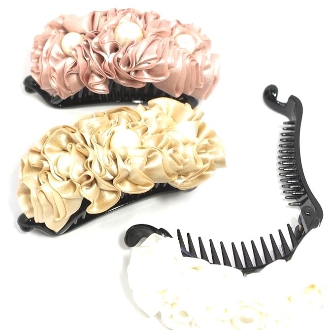 ツイストクリップ バネ付き サテンのフリルたっぷりローズ 大粒パール3粒 〔ヘアク...