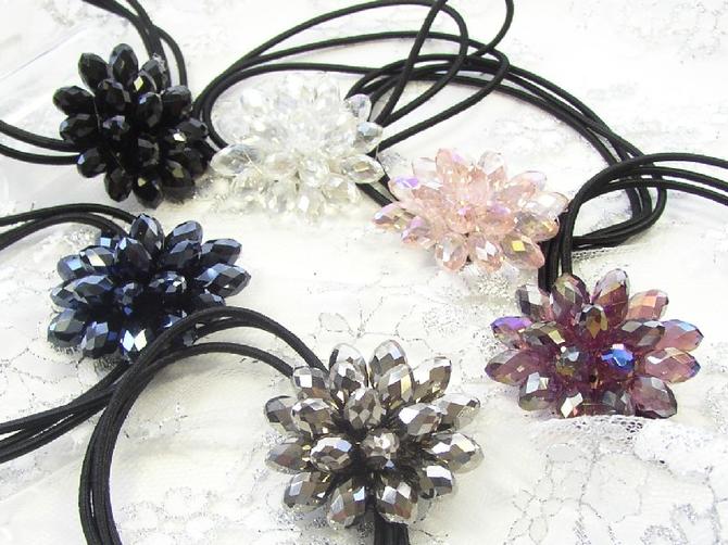 【残り 黒とピンク】ヘアゴム 3連 カットビーズ プチフラワー 〔ゴムポニー 髪どめ シックなキレイ色 ..