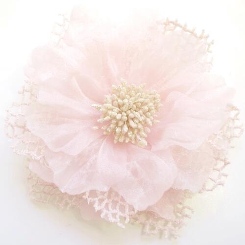 美美波”viviva-beauty&accessoryの【送料無料】コサージュ 髪飾り 格子レース＆シフォン オーロララメ花芯 〔ブローチ＆ヘアクリップ やや大きめ 大きいお花 入園卒園式 入学卒業式 袴 和服 浴衣 ヘアアレンジ 洋服アクセサリー ユニーク おしゃれ 個性派 個性的 アクセサリー 値下げしました〕｜アングル3