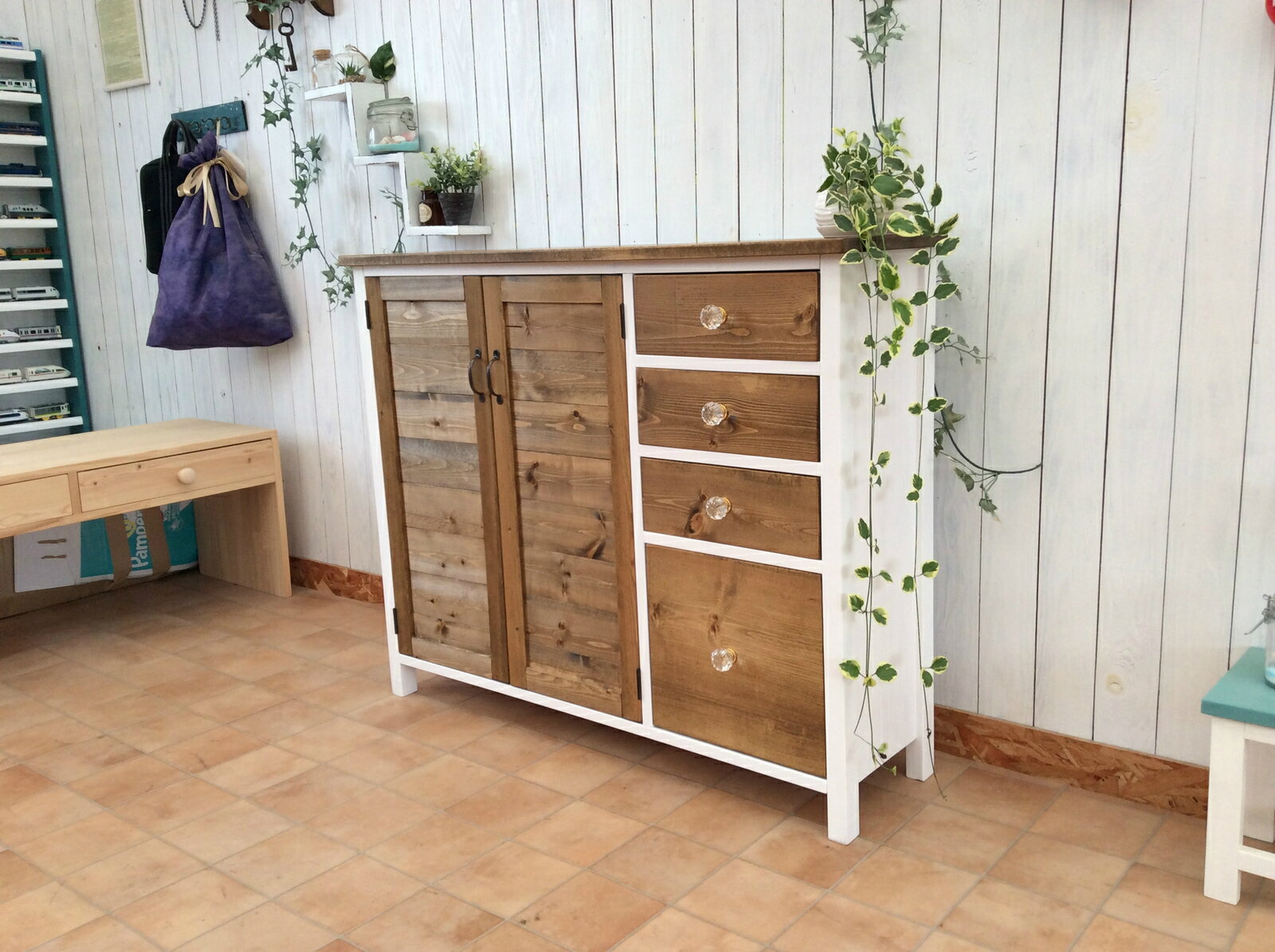 全国組立設置無料 Handmade 観音開き 収納棚付 キャビネット ネイリスト収納 お部屋のスペースに合わせたオリジナルオーダー可能です お問い合わせください Web限定 Www Gestalt Cl