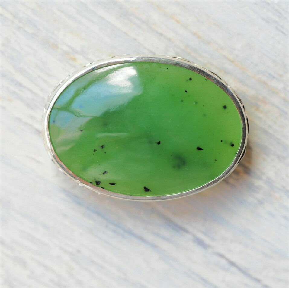 和田玉（アクチノライトートレモライトネフライト） SV 帯留め