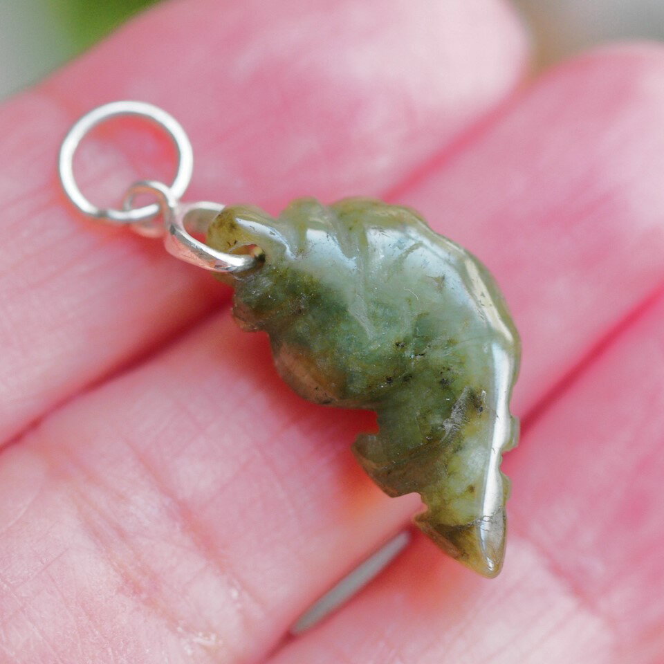 翡翠　魚 　SV 　チャーム　うお座　天然無処理ヒスイ