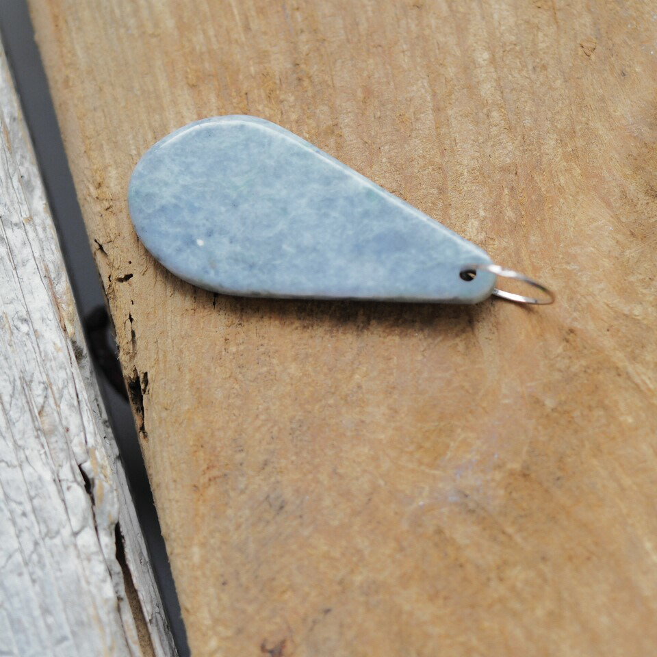 K18 糸魚川翡翠　チャーム　ペンダントトップ　和装小物　天然無処理ヒスイ