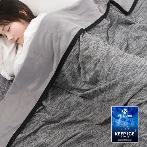雪の結晶️【VKKEEPICE糸冷感繊維】VKKEEPICE糸は繊維界トップクラスの熱伝導率の高さを誇るPE素材を使用して、3000万個の通気孔を配合され、独自の複合繊維で、Q―MAX0.5以上の高レべル冷感力と通気、吸湿のバランスで、接触時の強力冷感はもちろん、身体の熱を効率よく生地に伝導させ持続冷感を実现しました。暑がりさんも朝までぐっすり。 雪の結晶️【Q-Max 0.56W/cm2】従来のリバーシブル冷感ケットは冷感&amp;タオル地のデザインで、真夏に腕を出したとき暑いな...だから、今年は両面冷感タイプが登場!最高のQ-MAXを挑戦します!0.56W/cm2でさらにひんやり!夏の寝苦しさとサヨナラしよう! 雪の結晶️【3000万個通気孔】夏の寝具は、表面のひんやり感だけではなく、睡眠中に放出する体温や汗などをしっかりとコントロールできることが重要です。通気孔構造は、人体の部位ごとに発汗量を考慮して設計された。効率的な熱・湿気の放出を実現、身体の動きに合わせた「呼吸する持続極冷感」で、快適な睡眠環境をサポートします。 雪の結晶️【エアロ繊維の制菌】 湿気や汗でジメジメする夏は、菌が繁殖しやすい季節です。