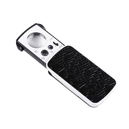 ジュエ【本体サイズ】8.8cmx5cmx2.2cm【レンズ直径】大2.5cm、中1.2cm、小8mm【重量】55g【電池使用】ボタン電池LR44x3(付属)リールーペ 【高倍率レンズ3種類一体化】大倍率の鏡が一体化されており、3つのタイプがあります。大鏡は30倍、中鏡は60倍、小鏡は90倍です。 【3つのライトを搭載】LEDライト、ブラックライトとルーペを引き出すと自動的に点灯するライト、便利で役立つ3つのライトを搭載!影が減り、細かいところまでクリアに見えます。 【コンパクト】拡大鏡は軽量で持ち運びやすいです。背広の胸ポケットに入れることもできますし、バッグに入れることもできるので、非常に便利です。 【精密作業に大活躍】さまざまな精密作業や日常生活、動植物の観察に役立ちます。ジュエリーの鑑定、印刷物の読み、校正、校閲など対応できます。ブラックライトを使用すると、紙幣や骨董品の鑑定、外食業や調理器具、食器などの脱脂洗浄の確認、蛍光灯を使用した水漏れチェックなどが可能です。