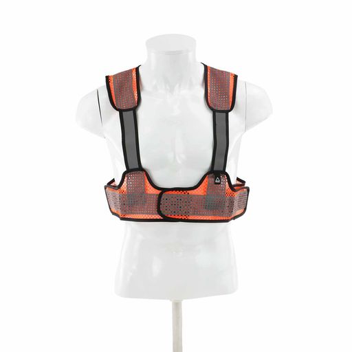 保護具、作業服、安全ベストの関連商品 メーカー名:(株)スリーライク/【 特長 】/・通気性が良く軽やかな着心地で作業のじゃまになりません。/・また炎天下や寒冷地にも強くオールシーズン後着用頂けます。/・全面にゴムを採用することで休止フックを掛け迂回しそのまま使用できます。/・ゴムにも反射材を使用することで反射の死角を作りません。/・背面にはランヤード取り出し用の開口部があり各種メーカーのフルハーネス型安全帯に対応しております。/・通常よりも着丈を短くする事で腰回りの装備品なども一緒にご使用頂ける上、空調ウェアの上からでも吸気を妨害する事なくご着用いただけます。
