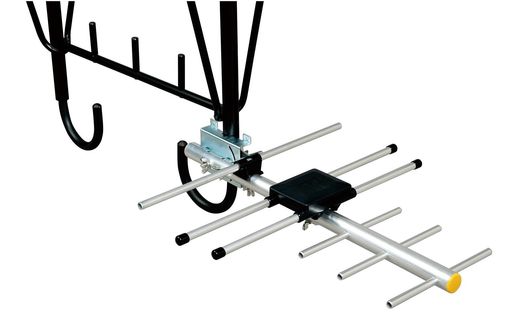 物干し竿受けやベランダ手すり、壁面に設置できるコンパクトなモデルです。 電波塔から近く、電波の強い地域(強電界地域)向けです。 素子数:5素子 受信チャンネル:13~52ch(オールチャンネル対応) 垂直偏波/水平偏波のどちらでもご使用いただけます。 適合マスト径:φ10~38mm 素子には軽量なアルミニウムを使用しており、重さは0.4kgで運搬も施工も楽に行えます。 給電部は施工しやすく外れにくいねじ式(F型)を採用。また、F型接栓(5C)が1セット付属するので別途準備する必要がありません。