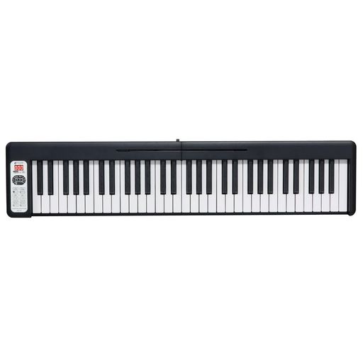 【驚異のコンパクトさ】折り畳み時には全長約47cm。全長1m前後のギターと比べても非常にコンパクトで、持ち運びが簡単です。 【バッテリー駆動】外で演奏するときも電源不要。自由な場所での演奏が可能です。 【省スペース設計】スピーカーを背面に搭載することで、ピアノ本体のサイズを必要以上に大きくしない設計。広げてもコンパクトです。 【豊富な機能】21のソング、128の音色、128のリズムパターンを搭載。多彩な音楽表現が楽しめます。 Bluetooth5.1でレッスン/制作環境にスムーズ連携 【日本語対応】日本語操作パネルと日本語取り扱い説明書が付属しているので、初めての方でも安心してお使いいただけます。 本体サイズ:90.8x19.7x5.8cm、折り畳み時サイズ:47x19.7x11.6cm、楽譜設置部サイズ:35.7x16.5x4cm 本体重量:約2.3kg