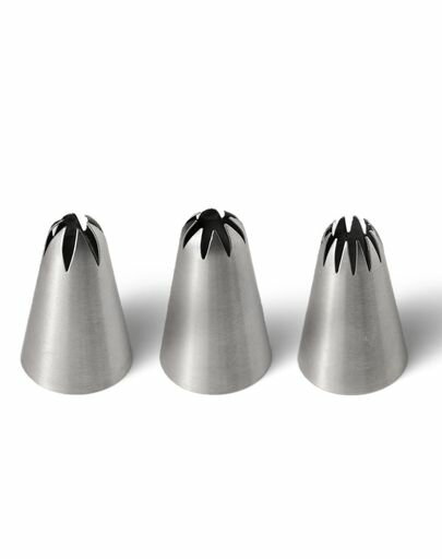 18-8ステンレススチール製の口金、3個セットです。セット内容:花6切/花8切/花12切 サイズ:(約)花6切/外径25x高さ40mm 口径15mm 花8切/外径25x高さ40mm 口径15mm 花12切/外径25x高さ40mm 口径15mm いずれも 重量:7g/個 生産国:中国 食洗機対応 より耐久性の強い品質で、長くきれいに使えます。 表面加工はつや消し仕上げで、普通の鏡仕上げより、高級感が倍増です。 シームレス溶接工法を採用し、つなぎ目はありません。 ケーキのデコレーションやクッキーの生地を絞り出すのにぴったりです。