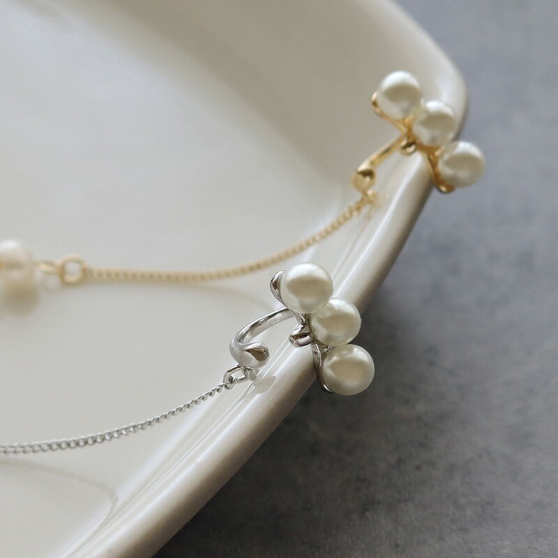 【2000円以上で15％OFFクーポン】 【ネコポス送料無料】 イヤーカフ イヤカフ イヤリング 金属アレルギー 片耳用 レディース アクセ パール チェーン ニッケルフリー 安心 重ね着け 重ね付け 重ねづけ 揺れる ワンポイント デイリー カジュアル 可愛い