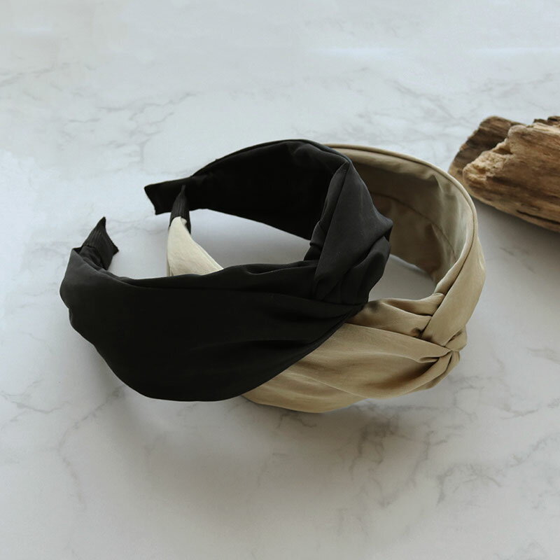 【メール便送料無料】 カチューシャ ヘアバンド ヘアアクセサリー レディース ターバン風 センタークロス ナイロン生地 光沢 ワイド 幅広 白髪隠し ヘアアレンジ 大人かわいい ブラック 黒 おしゃれ 可愛い オフィス