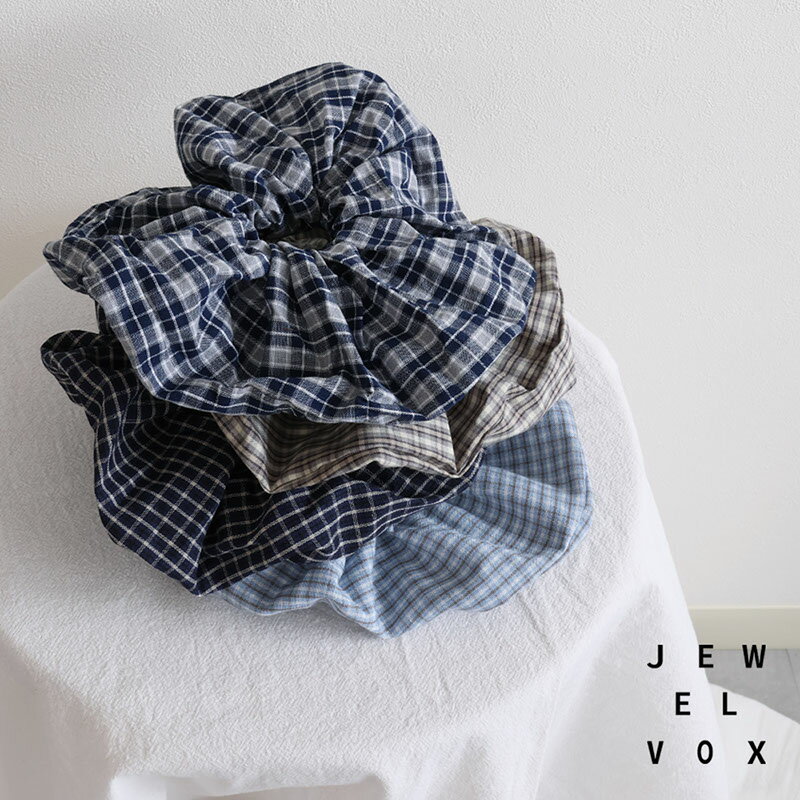 【最大30%OFFクーポン有!】 【メール便送料無料】 シュシュ ヘアゴム ヘアアクセサリー レディース チェック 柄 まとめ髪 大きめ 大きい ヘアアレンジ 普段使い デイリー カジュアル 仕事 オフィス キッズ 子供 女性 ファッション雑貨 大人女子 ブラックフライデーのサムネイル