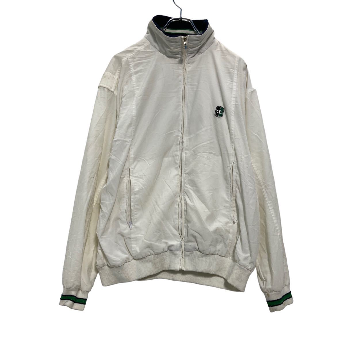 ★★複数点購入の場合は、1点分の送料で同梱発送致します。★★（合計金額が3,980円(税込)以上の場合は、送料無料となります。)商品に興味をもって頂き、誠に有難うございます。恐れ入りますが最後までお読み頂き、ご了承の上ご購入下さい。アメリカから輸入した チャンピオン ナイロンジャケット の販売です。【商品説明】※色やデザインは画像をご覧ください。【サイズ】（海外規格の為、基本的には大きめのサイズ感となりますが、詳細は実寸をご参照ください。)サイズ表記にて L実寸着丈 69cm肩幅 60cm身幅 63cm袖丈 55cm (袖下から計測)・素人採寸の為、誤差についてはご容赦下さい。・着用感につきましては普段着用されているものとの実寸を比較して参考にされてください。【状態】状態確認 Cランク品お腹、胸元、腕、背中に汚れがあります。《ランク》A-デッドストックや未使用に近い状態B-使用感はあるが綺麗な状態C-使用感があり多少の汚れがある状態D-使用感があり汚れや破れがある状態（上記ランクは弊社基準でのランク付けとなります。あくまでも参考として頂き、詳細は画像をご確認の上、ご購入ください。また、見落としによる目立たない穴、ほつれ、破れ、汚れ等のダメージ品が混入している場合もございますことをご理解の上、ご購入をお願い致します。）・全体的に使用感はありますが着用に問題はありません。・未洗濯品です。・保管上の折りジワと、ベール品によるシワはご容赦下さい。・状態に特に敏感な方のご購入はご遠慮下さい。※不明な点がありましたらお気軽に、ご質問下さい。【発送】佐川急便で発送します。※（沖縄及び一部離島へはヤマト運輸で発送する場合があります）★★複数点購入の場合は、1点分の送料で同梱発送致します。★★（合計金額が3,980円(税込)以上の場合は、送料無料となります。)【ご注意】・購入後はノークレーム＆ノーリターンにて、お願い致します。（返品は一切お受けできません。）・古着、usedの特性等を充分にご理解頂ける方のご購入に限らせて頂きます。 古着にご理解の無い方、状態に特に敏感な方のご購入はご遠慮下さい。・サイズ感につきましては普段着用されているものとの実寸を比較して参考にされてください。・できるだけ現物に近い色味をお伝えできるように気を付けておりますが、撮影環境や使用するモニターによっては、商品と画像に若干の色誤差が生じますことをご了承ください。【営業について】 誠に勝手ながら、土曜、日曜、祝日、年末年始、ゴールデンウィークはお休みとさせて頂きます。また、お客様へのご対応時間は基本的には営業日の9:00〜17：00までになります。ご対応時間外や休業日にご購入いただいた商品や、ご質問など、頂いたご連絡への返信が滞る場合がございます。ご連絡、発送は休業明けより順次行っていきますのでご了承よろしくお願いいたします。★新商品、毎日大量入荷中です!!!20231129-0
