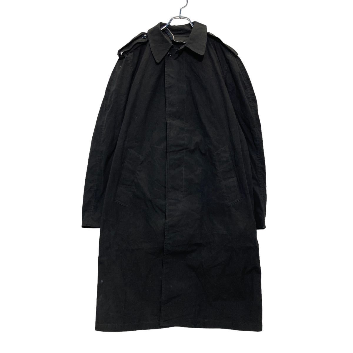 ★★複数点購入の場合は、1点分の送料で同梱発送致します。★★（合計金額が3,980円(税込)以上の場合は、送料無料となります。)商品に興味をもって頂き、誠に有難うございます。恐れ入りますが最後までお読み頂き、ご了承の上ご購入下さい。アメリカから輸入した ステンカラーコート の販売です。【商品説明】※色やデザインは画像をご覧ください。【サイズ】（海外規格の為、基本的には大きめのサイズ感となりますが、詳細は実寸をご参照ください。)サイズ表記にて タグが無い為、実寸をご参照下さいませ。実寸着丈 107cm肩幅 切替cm身幅 57cm袖丈 45cm (袖下から計測)・素人採寸の為、誤差についてはご容赦下さい。・着用感につきましては普段着用されているものとの実寸を比較して参考にされてください。【状態】状態確認 Cランク品背中、袖、お腹に汚れがあります。《ランク》A-デッドストックや未使用に近い状態B-使用感はあるが綺麗な状態C-使用感があり多少の汚れがある状態D-使用感があり汚れや破れがある状態（上記ランクは弊社基準でのランク付けとなります。あくまでも参考として頂き、詳細は画像をご確認の上、ご購入ください。また、見落としによる目立たない穴、ほつれ、破れ、汚れ等のダメージ品が混入している場合もございますことをご理解の上、ご購入をお願い致します。）・全体的に使用感はありますが着用に問題はありません。・未洗濯品です。・保管上の折りジワと、ベール品によるシワはご容赦下さい。・状態に特に敏感な方のご購入はご遠慮下さい。※不明な点がありましたらお気軽に、ご質問下さい。【発送】佐川急便で発送します。※（沖縄及び一部離島へはヤマト運輸で発送する場合があります）★★複数点購入の場合は、1点分の送料で同梱発送致します。★★（合計金額が3,980円(税込)以上の場合は、送料無料となります。)【ご注意】・購入後はノークレーム＆ノーリターンにて、お願い致します。（返品は一切お受けできません。）・古着、usedの特性等を充分にご理解頂ける方のご購入に限らせて頂きます。 古着にご理解の無い方、状態に特に敏感な方のご購入はご遠慮下さい。・サイズ感につきましては普段着用されているものとの実寸を比較して参考にされてください。・できるだけ現物に近い色味をお伝えできるように気を付けておりますが、撮影環境や使用するモニターによっては、商品と画像に若干の色誤差が生じますことをご了承ください。【営業について】 誠に勝手ながら、土曜、日曜、祝日、年末年始、ゴールデンウィークはお休みとさせて頂きます。また、お客様へのご対応時間は基本的には営業日の9:00〜17：00までになります。ご対応時間外や休業日にご購入いただいた商品や、ご質問など、頂いたご連絡への返信が滞る場合がございます。ご連絡、発送は休業明けより順次行っていきますのでご了承よろしくお願いいたします。★新商品、毎日大量入荷中です!!!20231205-0
