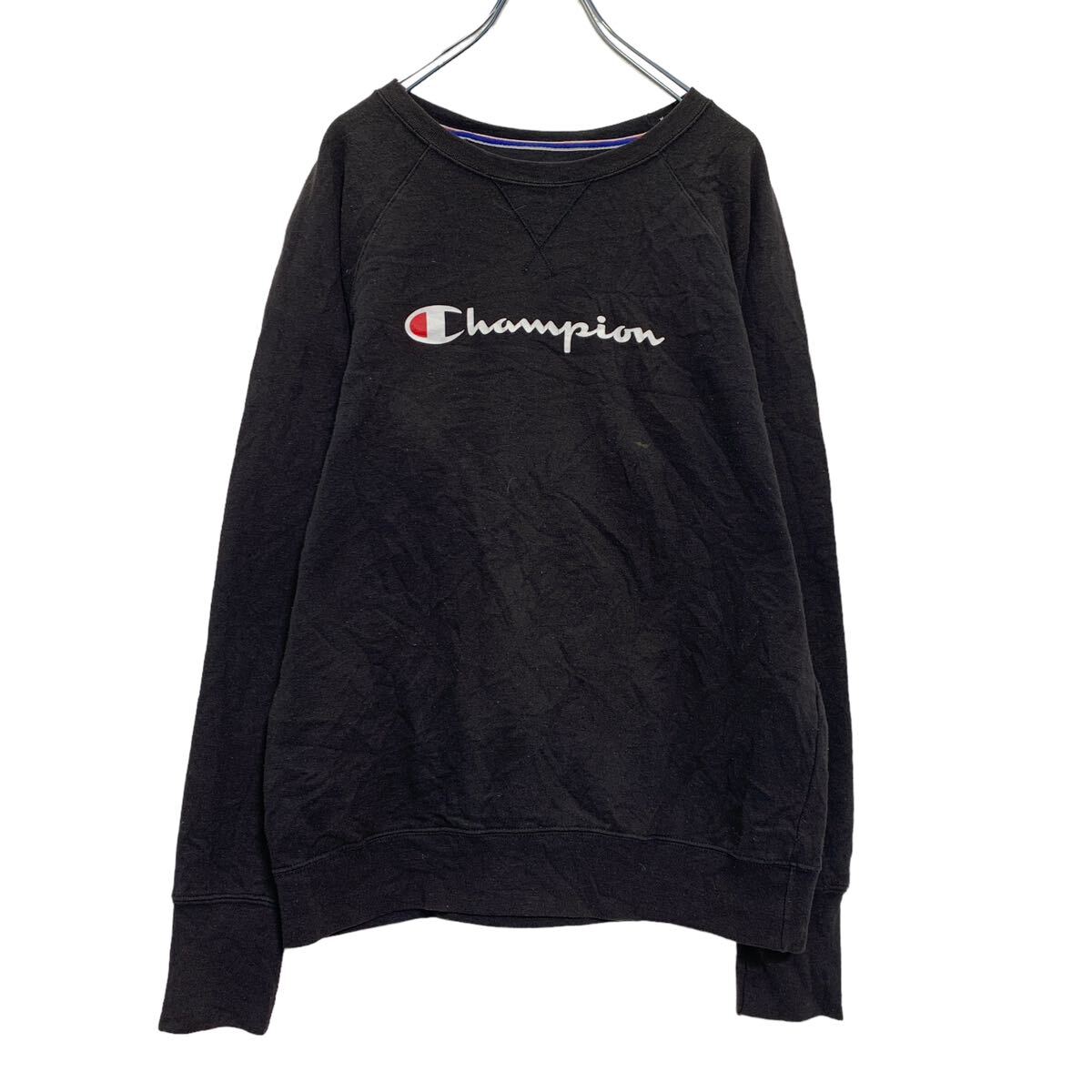 商品に興味をもって頂き、誠に有難うございます。恐れ入りますが最後までお読み頂き、ご了承の上ご購入下さい。アメリカから輸入した チャンピオン ロゴスウェット の販売です。【商品説明】※色やデザインは画像をご覧ください。【サイズ】（海外規格の為、基本的には大きめのサイズ感となりますが、詳細は実寸をご参照ください。)サイズ表記にて L実寸着丈 63cm肩幅 切替cm身幅 55cm袖丈 55cm (袖下から計測)・素人採寸の為、誤差についてはご容赦下さい。・着用感につきましては普段着用されているものとの実寸を比較して参考にされてください。【状態】状態確認 C ランク品お腹に汚れがあります。《ランク》A-デッドストックや未使用に近い状態B-使用感はあるが綺麗な状態C-使用感があり多少の汚れがある状態D-使用感があり汚れや破れがある状態（上記ランクは弊社基準でのランク付けとなります。あくまでも参考として頂き、詳細は画像をご確認の上、ご購入ください。また、見落としによる目立たない穴、ほつれ、破れ、汚れ等のダメージ品が混入している場合もございますことをご理解の上、ご購入をお願い致します。）・全体的に使用感はありますが着用に問題はありません。・未洗濯品です。・保管上の折りジワと、ベール品によるシワはご容赦下さい。・状態に特に敏感な方のご購入はご遠慮下さい。※不明な点がありましたらお気軽に、ご質問下さい。【発送】佐川急便で発送します。※（沖縄及び一部離島へはヤマト運輸で発送する場合があります）【ご注意】・購入後はノークレーム＆ノーリターンにて、お願い致します。（返品は一切お受けできません。）・古着、usedの特性等を充分にご理解頂ける方のご購入に限らせて頂きます。 古着にご理解の無い方、状態に特に敏感な方のご購入はご遠慮下さい。・サイズ感につきましては普段着用されているものとの実寸を比較して参考にされてください。・できるだけ現物に近い色味をお伝えできるように気を付けておりますが、撮影環境や使用するモニターによっては、商品と画像に若干の色誤差が生じますことをご了承ください。【営業について】 誠に勝手ながら、土曜、日曜、祝日、年末年始、ゴールデンウィークはお休みとさせて頂きます。また、お客様へのご対応時間は基本的には営業日の9:00〜17：00までになります。ご対応時間外や休業日にご購入いただいた商品や、ご質問など、頂いたご連絡への返信が滞る場合がございます。ご連絡、発送は休業明けより順次行っていきますのでご了承よろしくお願いいたします。★新商品、毎日大量入荷中です!!!20240312-0
