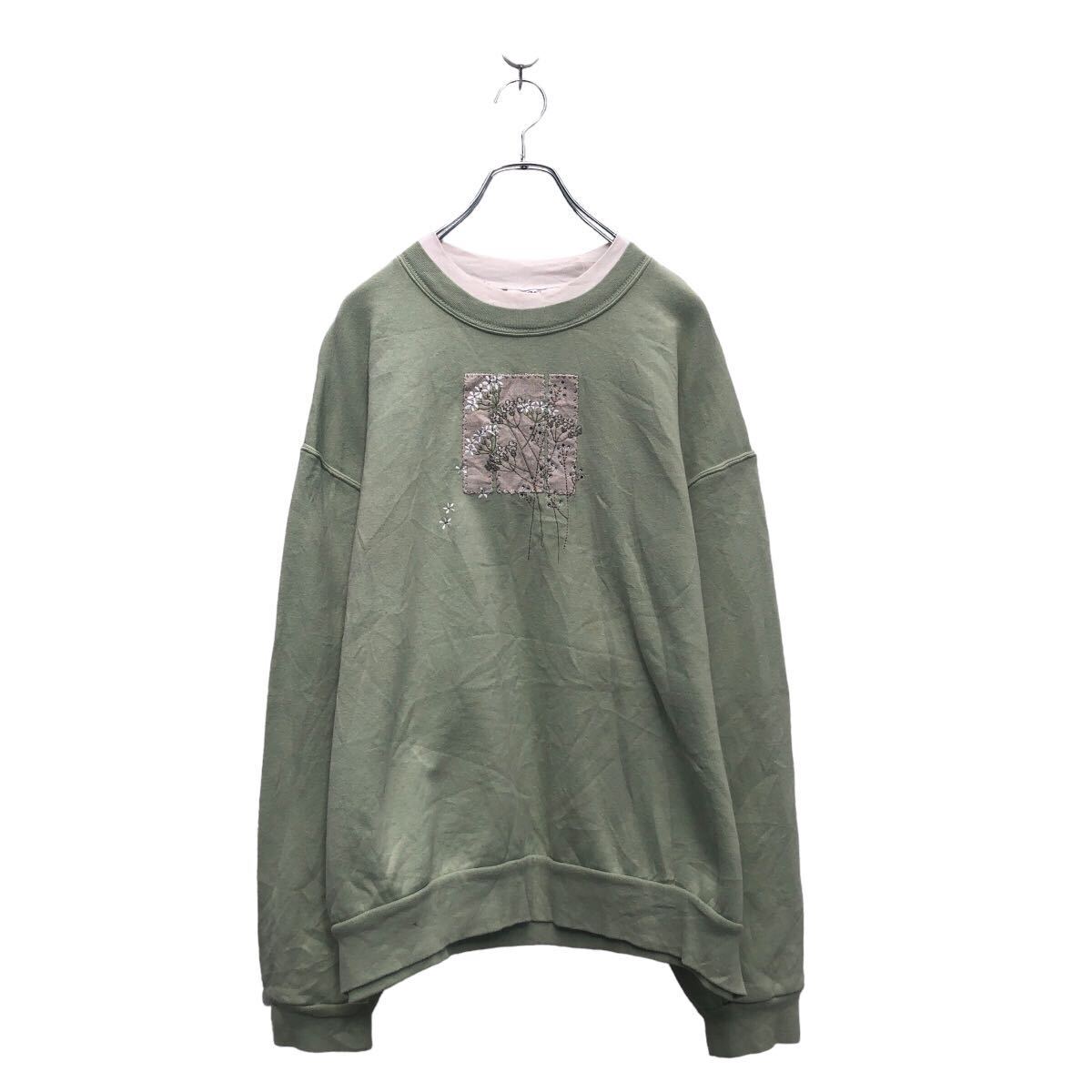 ★★複数点購入の場合は、1点分の送料で同梱発送致します。★★（合計金額が3,980円(税込)以上の場合は、送料無料となります。)商品に興味をもって頂き、誠に有難うございます。恐れ入りますが最後までお読み頂き、ご了承の上ご購入下さい。アメリカから輸入した プリントスウェット の販売です。【商品説明】※色やデザインは画像をご覧ください。【サイズ】（海外規格の為、基本的には大きめのサイズ感となりますが、詳細は実寸をご参照ください。)サイズ表記にて 2XL実寸着丈 63cm肩幅 62cm身幅 73cm袖丈 44.5cm (袖下から計測)・素人採寸の為、誤差についてはご容赦下さい。・着用感につきましては普段着用されているものとの実寸を比較して参考にされてください。【状態】状態確認 Cランク品全体的に汚れダメージ使用感があります。《ランク》A-デッドストックや未使用に近い状態B-使用感はあるが綺麗な状態C-使用感があり多少の汚れがある状態D-使用感があり汚れや破れがある状態（上記ランクは弊社基準でのランク付けとなります。あくまでも参考として頂き、詳細は画像をご確認の上、ご購入ください。また、見落としによる目立たない穴、ほつれ、破れ、汚れ等のダメージ品が混入している場合もございますことをご理解の上、ご購入をお願い致します。）・全体的に使用感はありますが着用に問題はありません。・未洗濯品です。・保管上の折りジワと、ベール品によるシワはご容赦下さい。・状態に特に敏感な方のご購入はご遠慮下さい。※不明な点がありましたらお気軽に、ご質問下さい。【発送】佐川急便で発送します。※（沖縄及び一部離島へはヤマト運輸で発送する場合があります）★★複数点購入の場合は、1点分の送料で同梱発送致します。★★（合計金額が3,980円(税込)以上の場合は、送料無料となります。)【ご注意】・購入後はノークレーム＆ノーリターンにて、お願い致します。（返品は一切お受けできません。）・古着、usedの特性等を充分にご理解頂ける方のご購入に限らせて頂きます。 古着にご理解の無い方、状態に特に敏感な方のご購入はご遠慮下さい。・サイズ感につきましては普段着用されているものとの実寸を比較して参考にされてください。・できるだけ現物に近い色味をお伝えできるように気を付けておりますが、撮影環境や使用するモニターによっては、商品と画像に若干の色誤差が生じますことをご了承ください。【営業について】 誠に勝手ながら、土曜、日曜、祝日、年末年始、ゴールデンウィークはお休みとさせて頂きます。また、お客様へのご対応時間は基本的には営業日の9:00〜17：00までになります。ご対応時間外や休業日にご購入いただいた商品や、ご質問など、頂いたご連絡への返信が滞る場合がございます。ご連絡、発送は休業明けより順次行っていきますのでご了承よろしくお願いいたします。★新商品、毎日大量入荷中です!!!20240524-0