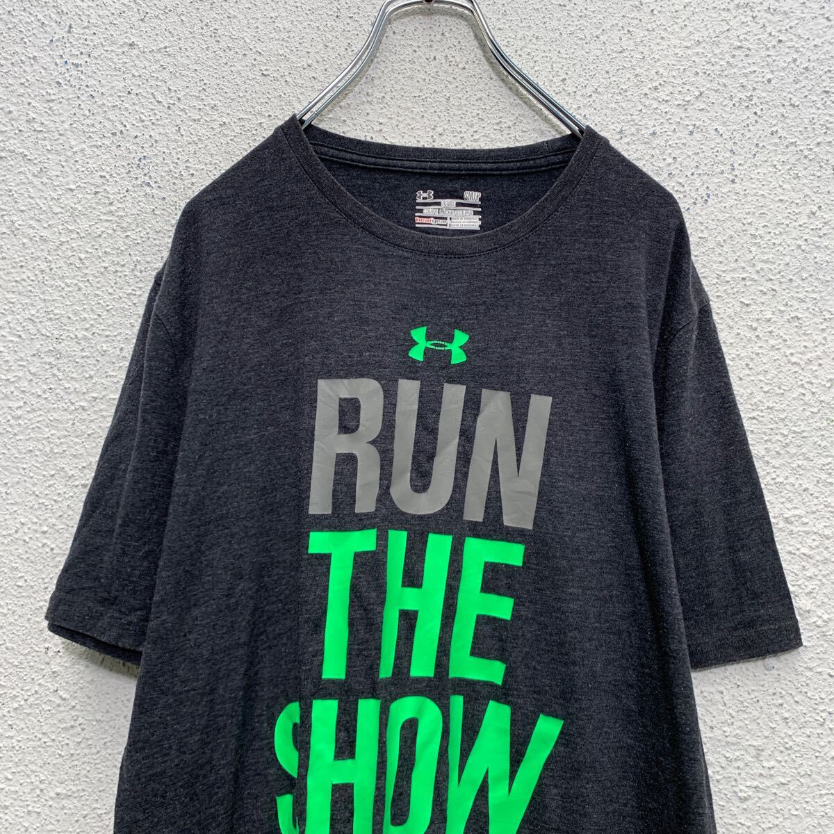 【中古】【古着】 UNDER ARMOUR 半袖 プリントTシャツ S ダークグレー アンダーアーマー スポーツウェア クルーネック 古着卸 アメリカ仕入 a606-6525