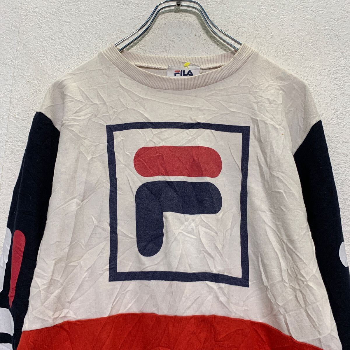 【中古】【古着】 FILA プリントスウェット トレーナー S ホワイト ネイビー レッド フィラ 裏パイル 袖ロゴ 古着卸 アメリカ仕入 a607-5365