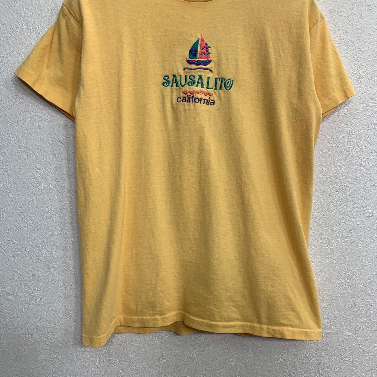 【中古】【古着】 J.America 半袖 ロゴ Tシャツ Lサイズ レディース シングルステッチ 刺繍 イエロー コットン USA製 古着卸 アメリカ仕入 t2407-3513