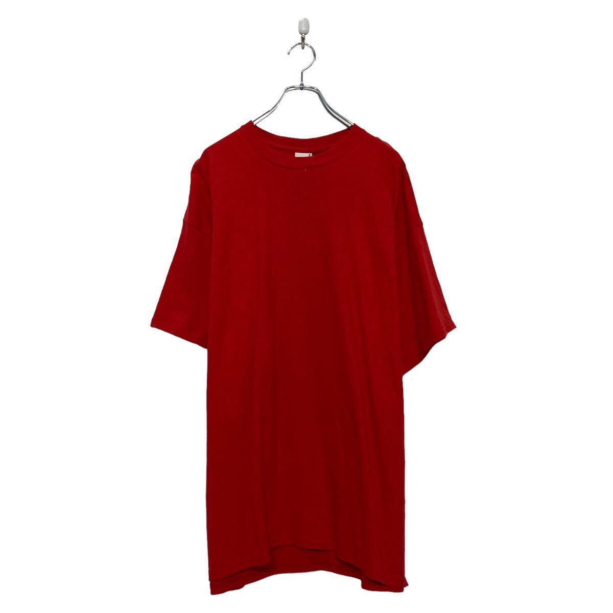 ★★複数点購入の場合は、1点分の送料で同梱発送致します。★★（合計金額が3,980円(税込)以上の場合は、送料無料となります。)商品に興味をもって頂き、誠に有難うございます。恐れ入りますが最後までお読み頂き、ご了承の上ご購入下さい。アメリカから輸入した ギルダン プリントTシャツ の販売です。【商品説明】※色やデザインは画像をご覧ください。【サイズ】（海外規格の為、基本的には大きめのサイズ感となりますが、詳細は実寸をご参照ください。)サイズ表記にて2XL実寸着丈 76cm肩幅 62cm身幅 63cm袖丈 半袖cm・素人採寸の為、誤差についてはご容赦下さい。・着用感につきましては普段着用されているものとの実寸を比較して参考にされてください。【状態】状態確認 Cランク品全体的に汚れ使用感ダメージが有ります。《ランク》A-デッドストックや未使用に近い状態B-使用感はあるが綺麗な状態C-使用感があり多少の汚れがある状態D-使用感があり汚れや破れがある状態（上記ランクは弊社基準でのランク付けとなります。あくまでも参考として頂き、詳細は画像をご確認の上、ご購入ください。また、見落としによる目立たない穴、ほつれ、破れ、汚れ等のダメージ品が混入している場合もございますことをご理解の上、ご購入をお願い致します。）・全体的に使用感はありますが着用に問題はありません。・未洗濯品です。・保管上の折りジワと、ベール品によるシワはご容赦下さい。・状態に特に敏感な方のご購入はご遠慮下さい。※不明な点がありましたらお気軽に、ご質問下さい。【発送】ネコポスで発送します。※（沖縄及び一部離島へヤマト運輸で発送する場合があります）★★複数点購入の場合は、1点分の送料で同梱発送致します。★★（合計金額が3,980円(税込)以上の場合は、送料無料となります。)【ご注意】・購入後はノークレーム＆ノーリターンにて、お願い致します。（返品は一切お受けできません。）・古着、usedの特性等を充分にご理解頂ける方のご購入に限らせて頂きます。 古着にご理解の無い方、状態に特に敏感な方のご購入はご遠慮下さい。・サイズ感につきましては普段着用されているものとの実寸を比較して参考にされてください。・できるだけ現物に近い色味をお伝えできるように気を付けておりますが、撮影環境や使用するモニターによっては、商品と画像に若干の色誤差が生じますことをご了承ください。【営業について】 誠に勝手ながら、土曜、日曜、祝日、年末年始、ゴールデンウィークはお休みとさせて頂きます。また、お客様へのご対応時間は基本的には営業日の9:00〜17：00までになります。ご対応時間外や休業日にご購入いただいた商品や、ご質問など、頂いたご連絡への返信が滞る場合がございます。ご連絡、発送は休業明けより順次行っていきますのでご了承よろしくお願いいたします。★新商品、毎日大量入荷中です!!!20240711-0