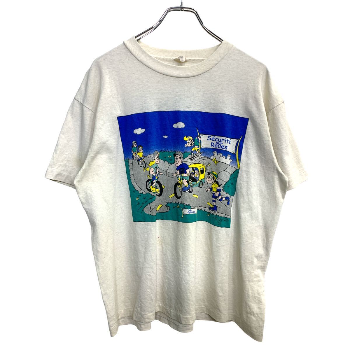 ★★複数点購入の場合は、1点分の送料で同梱発送致します。★★（合計金額が3,980円(税込)以上の場合は、送料無料となります。)商品に興味をもって頂き、誠に有難うございます。恐れ入りますが最後までお読み頂き、ご了承の上ご購入下さい。アメリカから輸入した プリントTシャツ の販売です。【商品説明】※色やデザインは画像をご覧ください。【サイズ】（海外規格の為、基本的には大きめのサイズ感となりますが、詳細は実寸をご参照ください。)サイズ表記にてM実寸着丈 64cm 肩幅 55cm身幅 59cm袖丈 15cm (脇下から計測)・素人採寸の為、誤差についてはご容赦下さい。・着用感につきましては普段着用されているものとの実寸を比較して参考にされてください。【状態】状態確認 C ランク品 ヨゴレがあります。《ランク》A-デッドストックや未使用に近い状態B-使用感はあるが綺麗な状態C-使用感があり多少の汚れがある状態D-使用感があり汚れや破れがある状態（上記ランクは弊社基準でのランク付けとなります。あくまでも参考として頂き、詳細は画像をご確認の上、ご入札ください。また、見落としによる目立たない穴、ほつれ、破れ、汚れ等のダメージ品が混入している場合もございますことをご理解の上、ご入札をお願い致します。）・全体的に使用感はありますが着用に問題はありません。・未洗濯品です。・保管上の折りジワと、ベール品によるシワはご容赦下さい。・状態に特に敏感な方のご入札はご遠慮下さい。※不明な点がありましたらお気軽に、ご質問下さい。【発送】佐川急便で発送します。※（沖縄及び一部離島へはヤマト運輸で発送する場合があります）★★複数点購入の場合は、1点分の送料で同梱発送致します。★★（合計金額が3,980円(税込)以上の場合は、送料無料となります。)【ご注意】・落札後はノークレーム＆ノーリターンにて、お願い致します。（返品は一切お受けできません。）・古着、usedの特性等を充分にご理解頂ける方のご購入に限らせて頂きます。 古着にご理解の無い方、状態に特に敏感な方のご購入はご遠慮下さい。・サイズ感につきましては普段着用されているものとの実寸を比較して参考にされてください。・できるだけ現物に近い色味をお伝えできるように気を付けておりますが、撮影環境や使用するモニターによっては、商品と画像に若干の色誤差が生じますことをご了承ください。【営業について】 誠に勝手ながら、土曜、日曜、祝日、年末年始、ゴールデンウィークはお休みとさせて頂きます。また、お客様へのご対応時間は基本的には営業日の9:00〜17：00までになります。ご対応時間外や休業日にご落札いただいた商品や、ご質問など、頂いたご連絡への返信が滞る場合がございます。ご連絡、発送は休業明けより順次行っていきますのでご了承よろしくお願いいたします。★新商品、毎日大量入荷中です!!!20240827-0