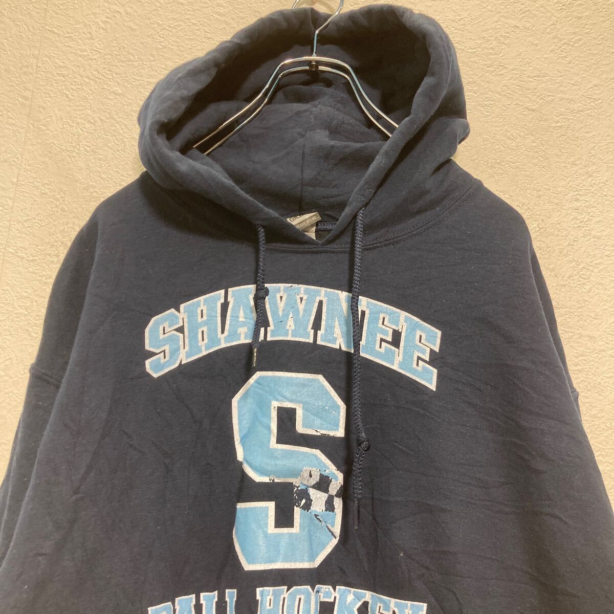 【中古】【古着】 GILDAN プリントスウェット パーカー M ネイビー ギルダン ホッケー 裏起毛 プルオーバー 古着卸 アメリカ仕入 a609-5961