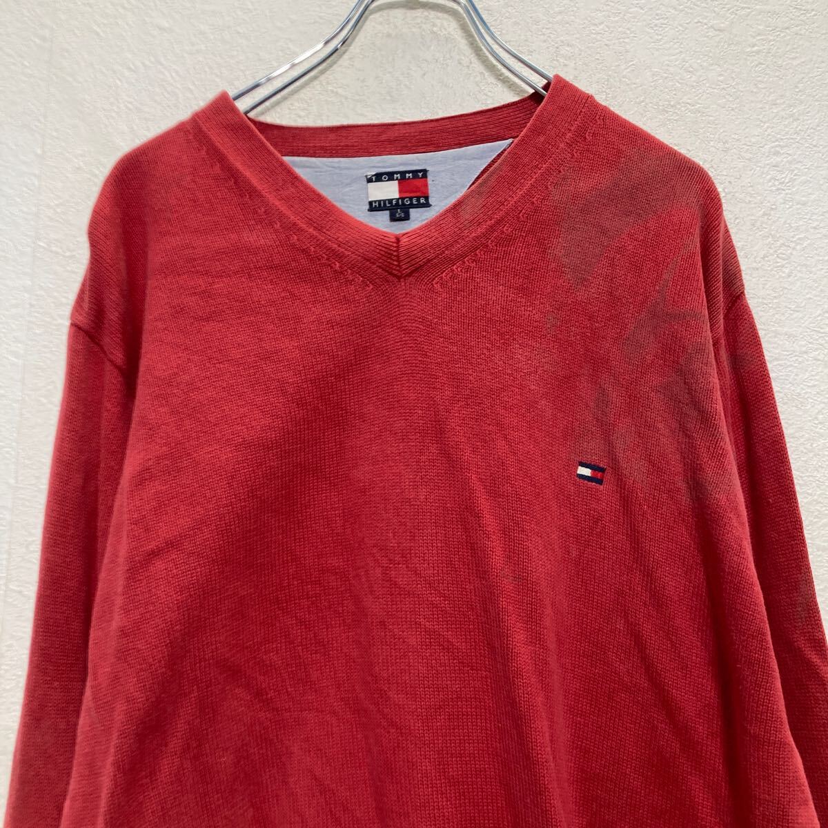 【中古】【古着】 TOMMY HILFIGER コットンニット セーター L レッド トミーヒルフィガー Vネック ワンポイントロゴ 古着卸 アメリカ仕入 a609-6664