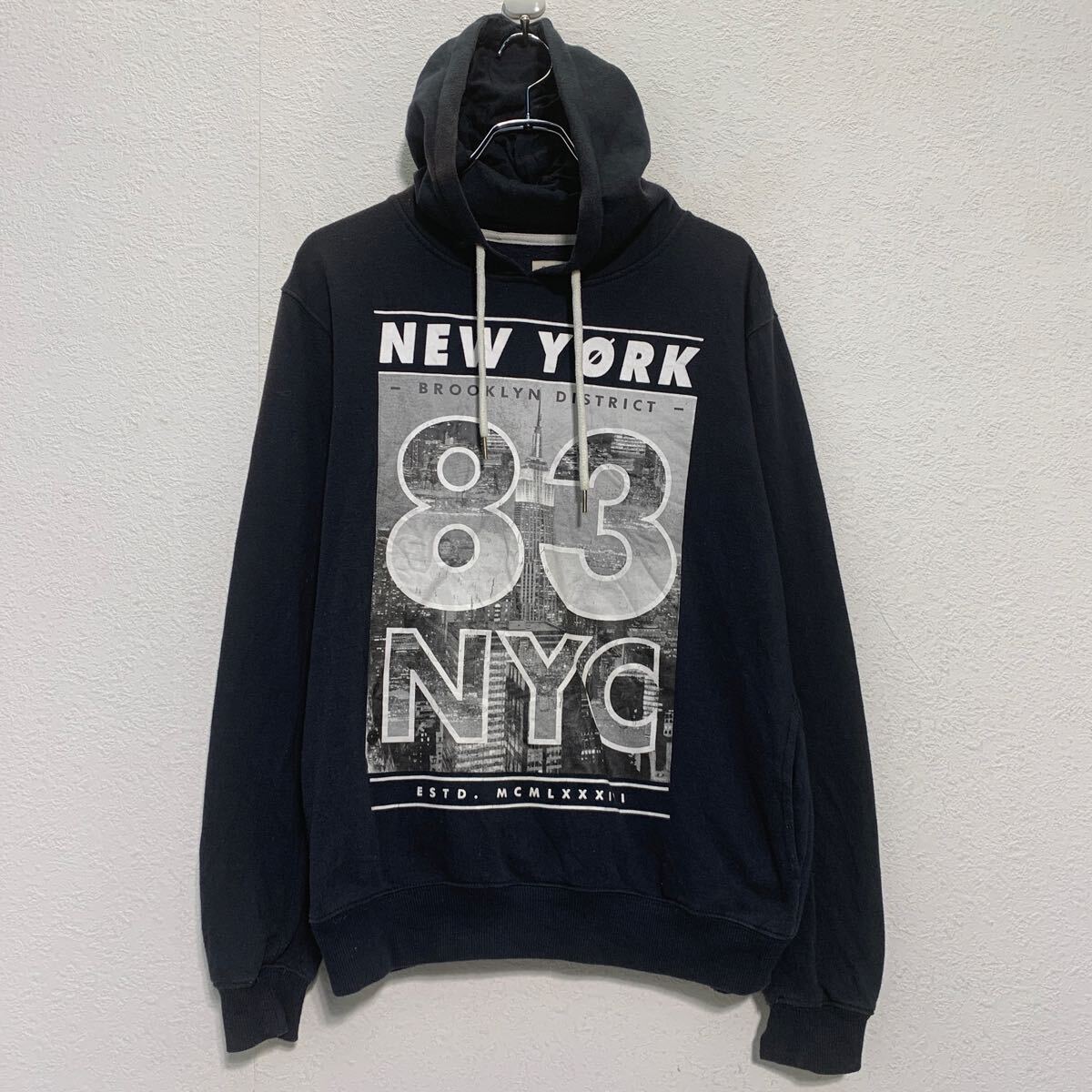 【中古】【古着】 プリント スウェット パーカー M サイズ ブラック プルオーバー ニューヨーク 古着卸 アメリカ仕入 a609-7349