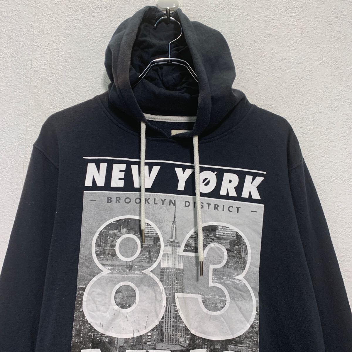 【中古】【古着】 プリント スウェット パーカー M サイズ ブラック プルオーバー ニューヨーク 古着卸 アメリカ仕入 a609-7349