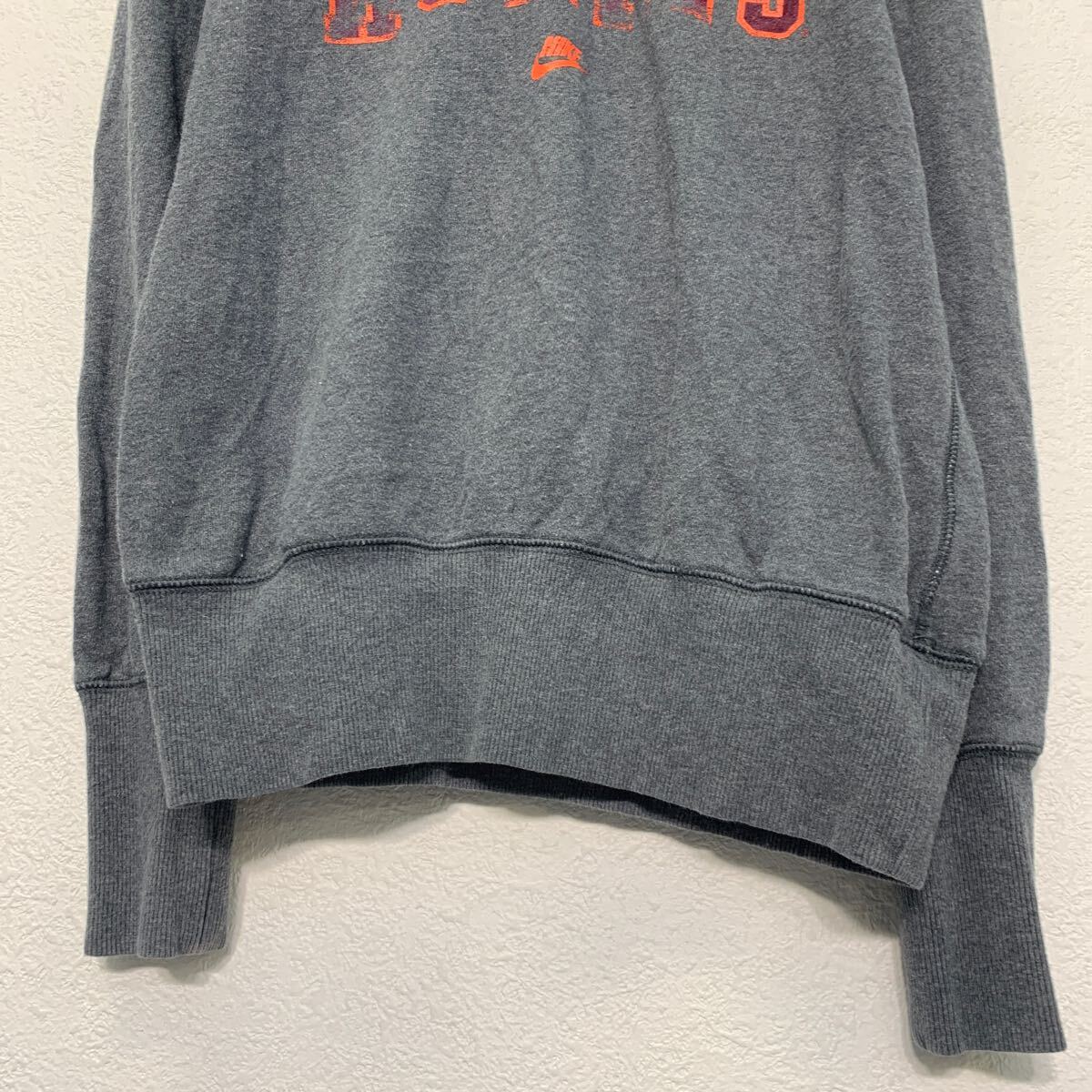 【中古】【古着】 NIKE プリント スウェット トレーナー ナイキ L ダークグレー オレンジ ホワイト プルオーバー 古着卸 アメリカ仕入 a610-7507