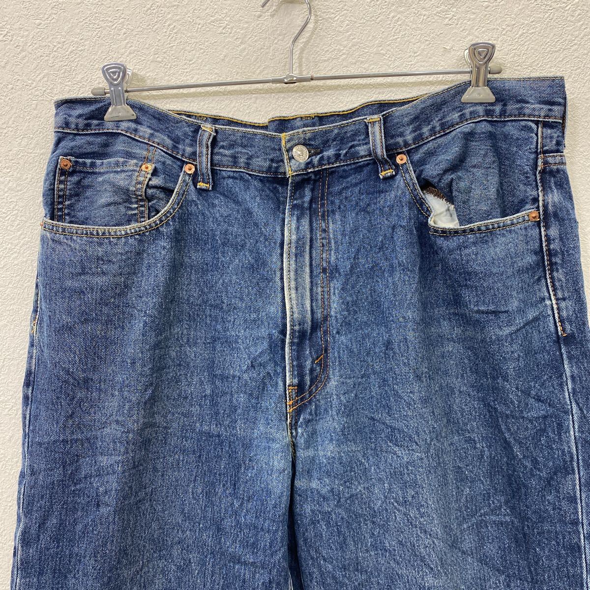 古着屋DENの【中古】【古着】 Levi's 550 デニムパンツ W40相当 リーバイス ビッグサイズ ブルー系 古着卸 アメリカ仕入 2411-44｜アングル2