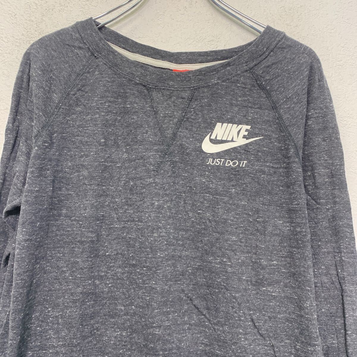【中古】【古着】 NIKE ロゴスウェット トレーナー S ダークグレー ホワイト ナイキ プルオーバー ラグラン 薄手 古着卸 アメリカ仕入 a611-5791