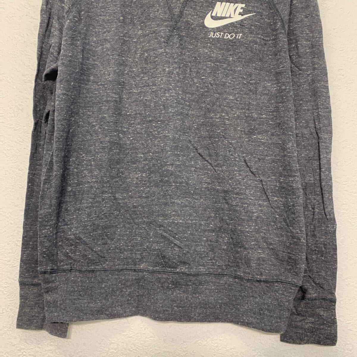 【中古】【古着】 NIKE ロゴスウェット トレーナー S ダークグレー ホワイト ナイキ プルオーバー ラグラン 薄手 古着卸 アメリカ仕入 a611-5791