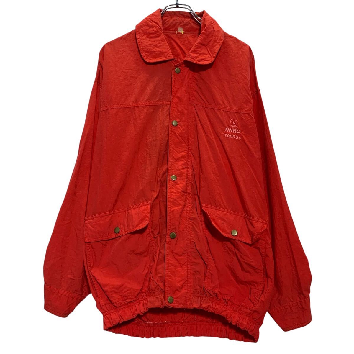 ★★複数点購入の場合は、1点分の送料で同梱発送致します。★★（合計金額が3,980円(税込)以上の場合は、送料無料となります。)商品に興味をもって頂き、誠に有難うございます。恐れ入りますが最後までお読み頂き、ご了承の上ご購入下さい。アメリカから輸入した ジャケット の販売です。【商品説明】※色やデザインは画像をご覧ください。【サイズ】（海外規格の為、基本的には大きめのサイズ感となりますが、詳細は実寸をご参照ください。)サイズ表記にてサイズ表記が無い為、実寸をご参照下さいませ。実寸着丈 73cm肩幅 60cm身幅 60cm袖丈 53cm(脇下から計測)・素人採寸の為、誤差についてはご容赦下さい。・着用感につきましては普段着用されているものとの実寸を比較して参考にされてください。【状態】状態確認 C ランク品前身頃、両袖、後身頃に汚れが有ります。《ランク》A-デッドストックや未使用に近い状態B-使用感はあるが綺麗な状態C-使用感があり多少の汚れがある状態D-使用感があり汚れや破れがある状態（上記ランクは弊社基準でのランク付けとなります。あくまでも参考として頂き、詳細は画像をご確認の上、ご入札ください。また、見落としによる目立たない穴、ほつれ、破れ、汚れ等のダメージ品が混入している場合もございますことをご理解の上、ご入札をお願い致します。）・全体的に使用感はありますが着用に問題はありません。・未洗濯品です。・保管上の折りジワと、ベール品によるシワはご容赦下さい。・状態に特に敏感な方のご入札はご遠慮下さい。※不明な点がありましたらお気軽に、ご質問下さい。【発送】佐川急便で発送します。※（沖縄及び一部離島へはヤマト運輸で発送する場合があります）★★複数点購入の場合は、1点分の送料で同梱発送致します。★★（合計金額が3,980円(税込)以上の場合は、送料無料となります。)【ご注意】・落札後はノークレーム＆ノーリターンにて、お願い致します。（返品は一切お受けできません。）・古着、usedの特性等を充分にご理解頂ける方のご購入に限らせて頂きます。 古着にご理解の無い方、状態に特に敏感な方のご購入はご遠慮下さい。・サイズ感につきましては普段着用されているものとの実寸を比較して参考にされてください。・できるだけ現物に近い色味をお伝えできるように気を付けておりますが、撮影環境や使用するモニターによっては、商品と画像に若干の色誤差が生じますことをご了承ください。【営業について】誠に勝手ながら、土曜、日曜、祝日、年末年始、ゴールデンウィークはお休みとさせて頂きます。また、お客様へのご対応時間は基本的には営業日の9:00〜17：00までになります。ご対応時間外や休業日にご落札いただいた商品や、ご質問など、頂いたご連絡への返信が滞る場合がございます。ご連絡、発送は休業明けより順次行っていきますのでご了承よろしくお願いいたします。★新商品、毎日大量入荷中です!!!20241112-0