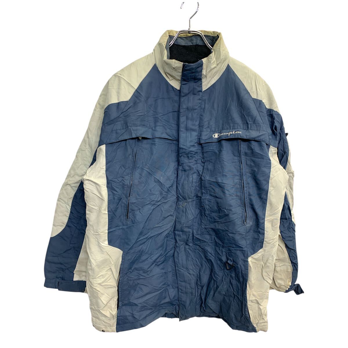 ★★複数点購入の場合は、1点分の送料で同梱発送致します。★★（合計金額が3,980円(税込)以上の場合は、送料無料となります。)商品に興味をもって頂き、誠に有難うございます。恐れ入りますが最後までお読み頂き、ご了承の上ご購入下さい。アメリカから輸入した チャンピオン ナイロンジャケット の販売です。【商品説明】※色やデザインは画像をご覧ください。【サイズ】（海外規格の為、基本的には大きめのサイズ感となりますが、詳細は実寸をご参照ください。)サイズ表記にてM実寸着丈 81cm肩幅 ラグラン身幅 64cm袖丈 52cm(脇下から計測)・素人採寸の為、誤差についてはご容赦下さい。・着用感につきましては普段着用されているものとの実寸を比較して参考にされてください。【状態】状態確認 C ランク品ヨゴレがあります。ジップトップが壊れてます。《ランク》A-デッドストックや未使用に近い状態B-使用感はあるが綺麗な状態C-使用感があり多少の汚れがある状態D-使用感があり汚れや破れがある状態（上記ランクは弊社基準でのランク付けとなります。あくまでも参考として頂き、詳細は画像をご確認の上、ご入札ください。また、見落としによる目立たない穴、ほつれ、破れ、汚れ等のダメージ品が混入している場合もございますことをご理解の上、ご入札をお願い致します。）・全体的に使用感はありますが着用に問題はありません。・未洗濯品です。・保管上の折りジワと、ベール品によるシワはご容赦下さい。・状態に特に敏感な方のご入札はご遠慮下さい。※不明な点がありましたらお気軽に、ご質問下さい。【発送】佐川急便で発送します。※（沖縄及び一部離島へはヤマト運輸で発送する場合があります）★★複数点購入の場合は、1点分の送料で同梱発送致します。★★（合計金額が3,980円(税込)以上の場合は、送料無料となります。)【ご注意】・落札後はノークレーム＆ノーリターンにて、お願い致します。（返品は一切お受けできません。）・古着、usedの特性等を充分にご理解頂ける方のご購入に限らせて頂きます。 古着にご理解の無い方、状態に特に敏感な方のご購入はご遠慮下さい。・サイズ感につきましては普段着用されているものとの実寸を比較して参考にされてください。・できるだけ現物に近い色味をお伝えできるように気を付けておりますが、撮影環境や使用するモニターによっては、商品と画像に若干の色誤差が生じますことをご了承ください。【営業について】誠に勝手ながら、土曜、日曜、祝日、年末年始、ゴールデンウィークはお休みとさせて頂きます。また、お客様へのご対応時間は基本的には営業日の9:00〜17：00までになります。ご対応時間外や休業日にご落札いただいた商品や、ご質問など、頂いたご連絡への返信が滞る場合がございます。ご連絡、発送は休業明けより順次行っていきますのでご了承よろしくお願いいたします。★新商品、毎日大量入荷中です!!!20241118-0