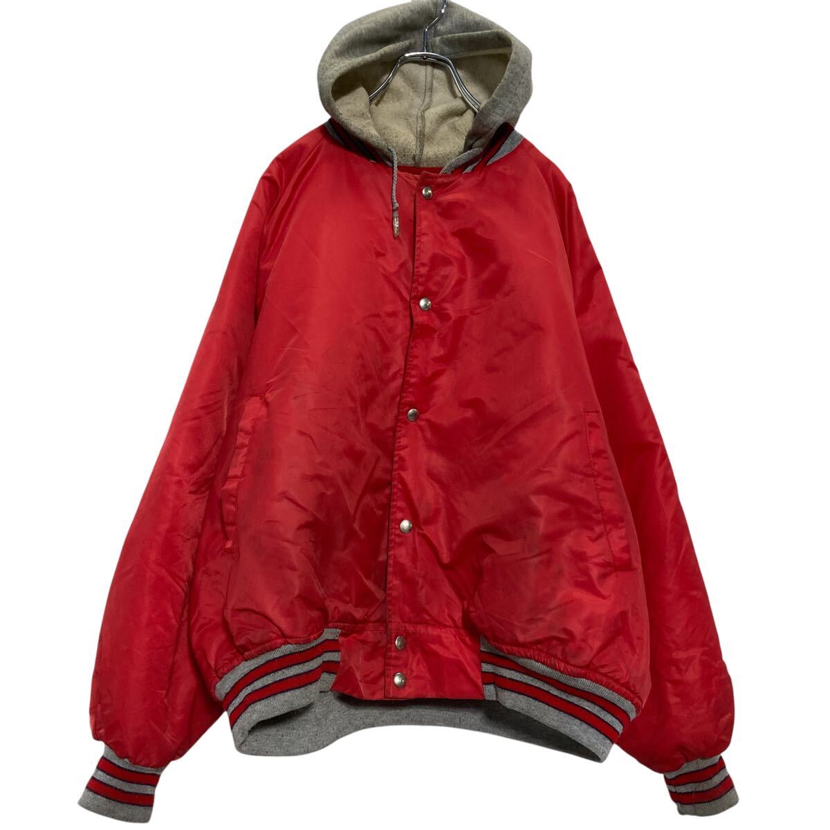 Jumper, Blouson - 【中古】【古着】 レイヤード風 ナイロンジャケット 3XL レッド グレー スタジャン ビッグサイズ 古着卸 アメリカ仕入 a611-7350
