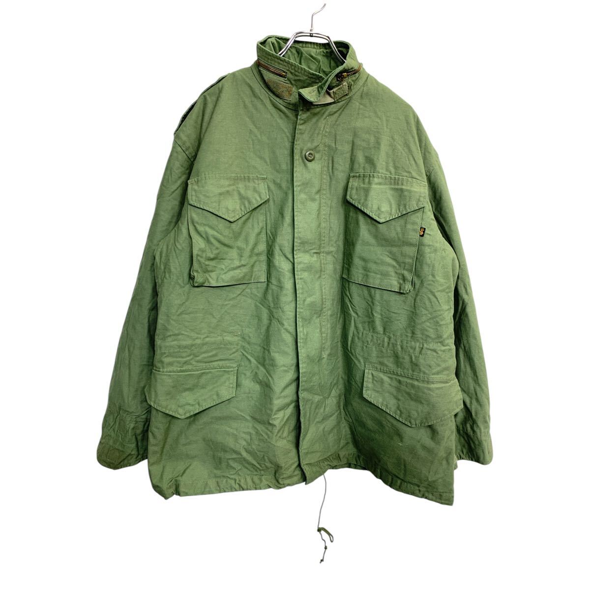 ★★複数点購入の場合は、1点分の送料で同梱発送致します。★★（合計金額が3,980円(税込)以上の場合は、送料無料となります。)商品に興味をもって頂き、誠に有難うございます。恐れ入りますが最後までお読み頂き、ご了承の上ご購入下さい。アメリカから輸入した ミリタリージャケット の販売です。【商品説明】※色やデザインは画像をご覧ください。【サイズ】（海外規格の為、基本的には大きめのサイズ感となりますが、詳細は実寸をご参照ください。)サイズ表記にてLARGE REGULAR実寸着丈 82cm肩幅 57cm身幅 69cm袖丈 48cm(脇下から計測)・素人採寸の為、誤差についてはご容赦下さい。・着用感につきましては普段着用されているものとの実寸を比較して参考にされてください。【状態】状態確認 C ランク品ややヨゴレがあります。《ランク》A-デッドストックや未使用に近い状態B-使用感はあるが綺麗な状態C-使用感があり多少の汚れがある状態D-使用感があり汚れや破れがある状態（上記ランクは弊社基準でのランク付けとなります。あくまでも参考として頂き、詳細は画像をご確認の上、ご入札ください。また、見落としによる目立たない穴、ほつれ、破れ、汚れ等のダメージ品が混入している場合もございますことをご理解の上、ご入札をお願い致します。）・全体的に使用感はありますが着用に問題はありません。・未洗濯品です。・保管上の折りジワと、ベール品によるシワはご容赦下さい。・状態に特に敏感な方のご入札はご遠慮下さい。※不明な点がありましたらお気軽に、ご質問下さい。【発送】佐川急便で発送します。※（沖縄及び一部離島へはヤマト運輸で発送する場合があります）★★複数点購入の場合は、1点分の送料で同梱発送致します。★★（合計金額が3,980円(税込)以上の場合は、送料無料となります。)【ご注意】・落札後はノークレーム＆ノーリターンにて、お願い致します。（返品は一切お受けできません。）・古着、usedの特性等を充分にご理解頂ける方のご購入に限らせて頂きます。 古着にご理解の無い方、状態に特に敏感な方のご購入はご遠慮下さい。・サイズ感につきましては普段着用されているものとの実寸を比較して参考にされてください。・できるだけ現物に近い色味をお伝えできるように気を付けておりますが、撮影環境や使用するモニターによっては、商品と画像に若干の色誤差が生じますことをご了承ください。【営業について】誠に勝手ながら、土曜、日曜、祝日、年末年始、ゴールデンウィークはお休みとさせて頂きます。また、お客様へのご対応時間は基本的には営業日の9:00〜17：00までになります。ご対応時間外や休業日にご落札いただいた商品や、ご質問など、頂いたご連絡への返信が滞る場合がございます。ご連絡、発送は休業明けより順次行っていきますのでご了承よろしくお願いいたします。★新商品、毎日大量入荷中です!!!20241122-0
